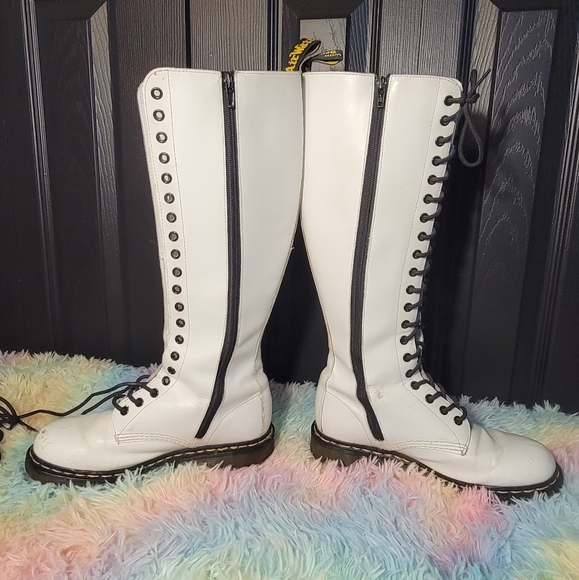 Dr Martens Uncommon White 20-eyelet Lace-up 1660 Knee High Boots - Picture 2 of 11